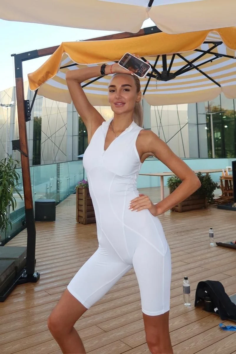 Charlotte profile in Dubai