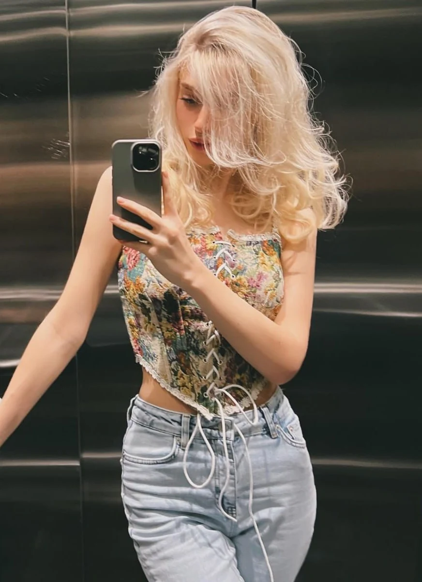 Laura profile in Dubai